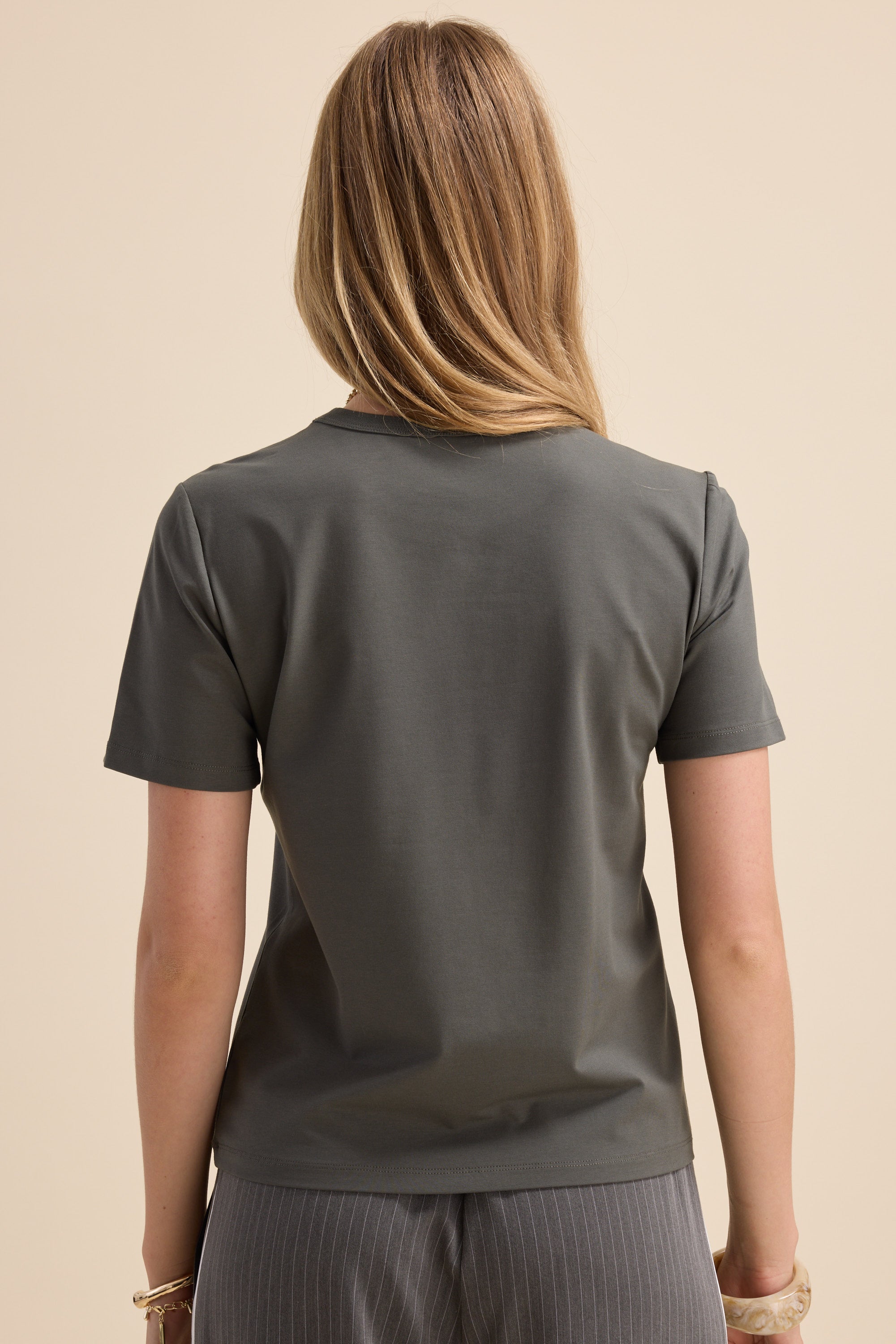 Woman with long blonde hair in Max’s The Perfect Short Sleeve Crew Neck Tee, seen from back.