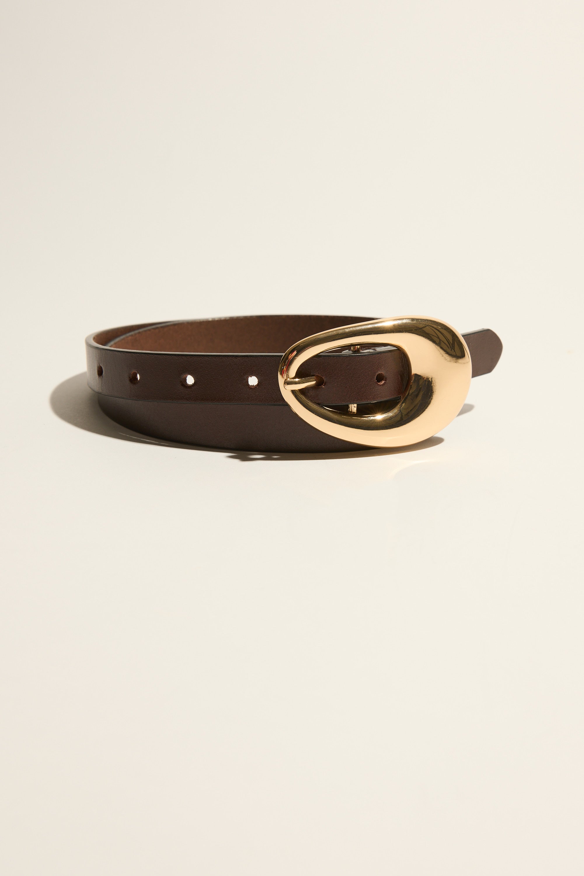 Shop Chelsea Oval Buckle Slim Belt (Chocolate) | Max display picture 1
